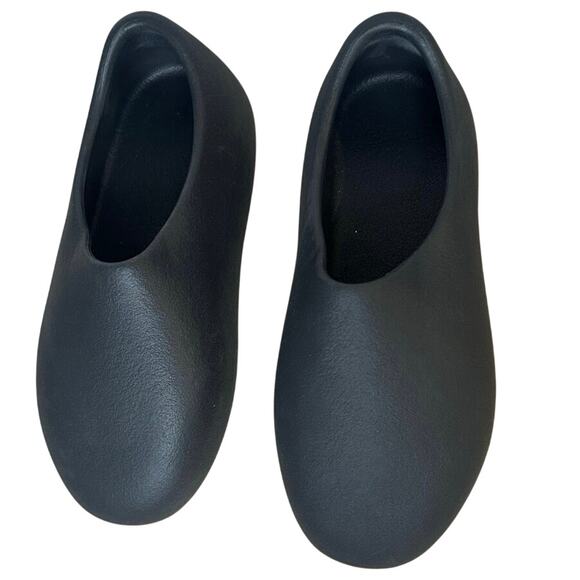 Yeezy Slides Slippers YZY SL-01 Black Size 4 - New - Picture 1 of 11